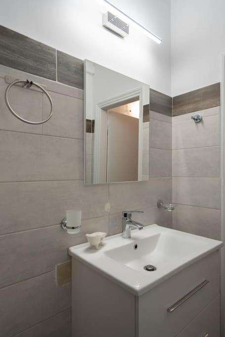 Metaxourgio 2Nd Floor Apartment Athens Exterior photo